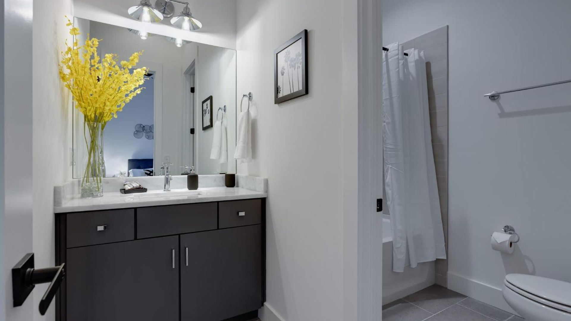 Twin Townhomes - 8br Sleeps 24 Near Dt