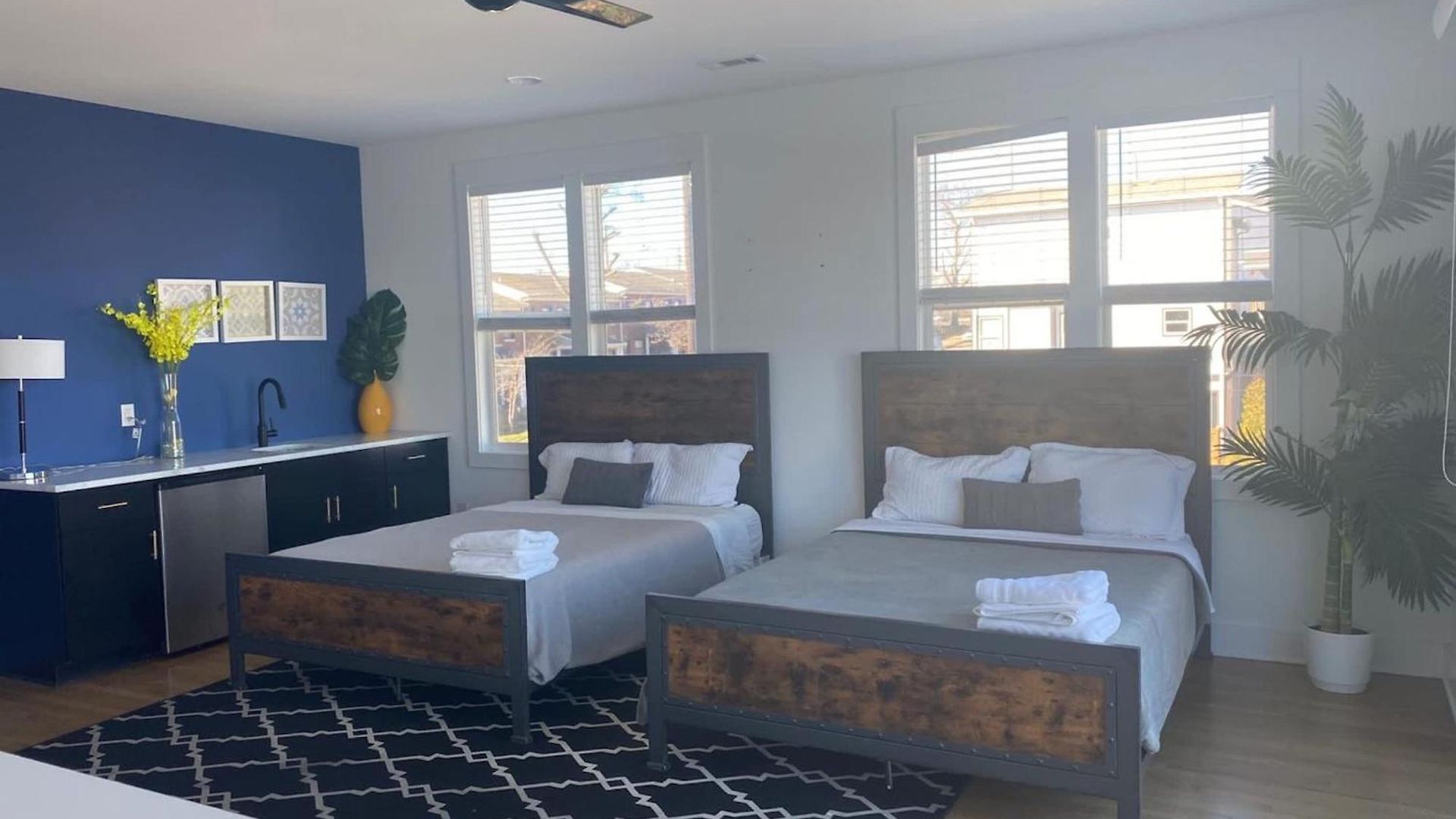 Twin Townhomes - 8br Sleeps 24 Near Dt *