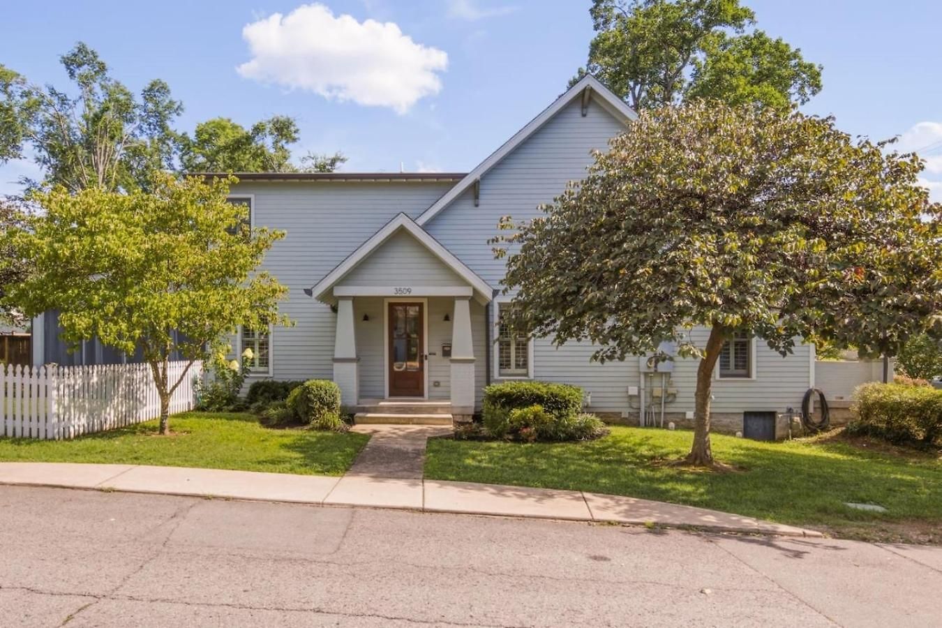 Sylvan Park With Fenced-in Yard, Porch, And Parking
