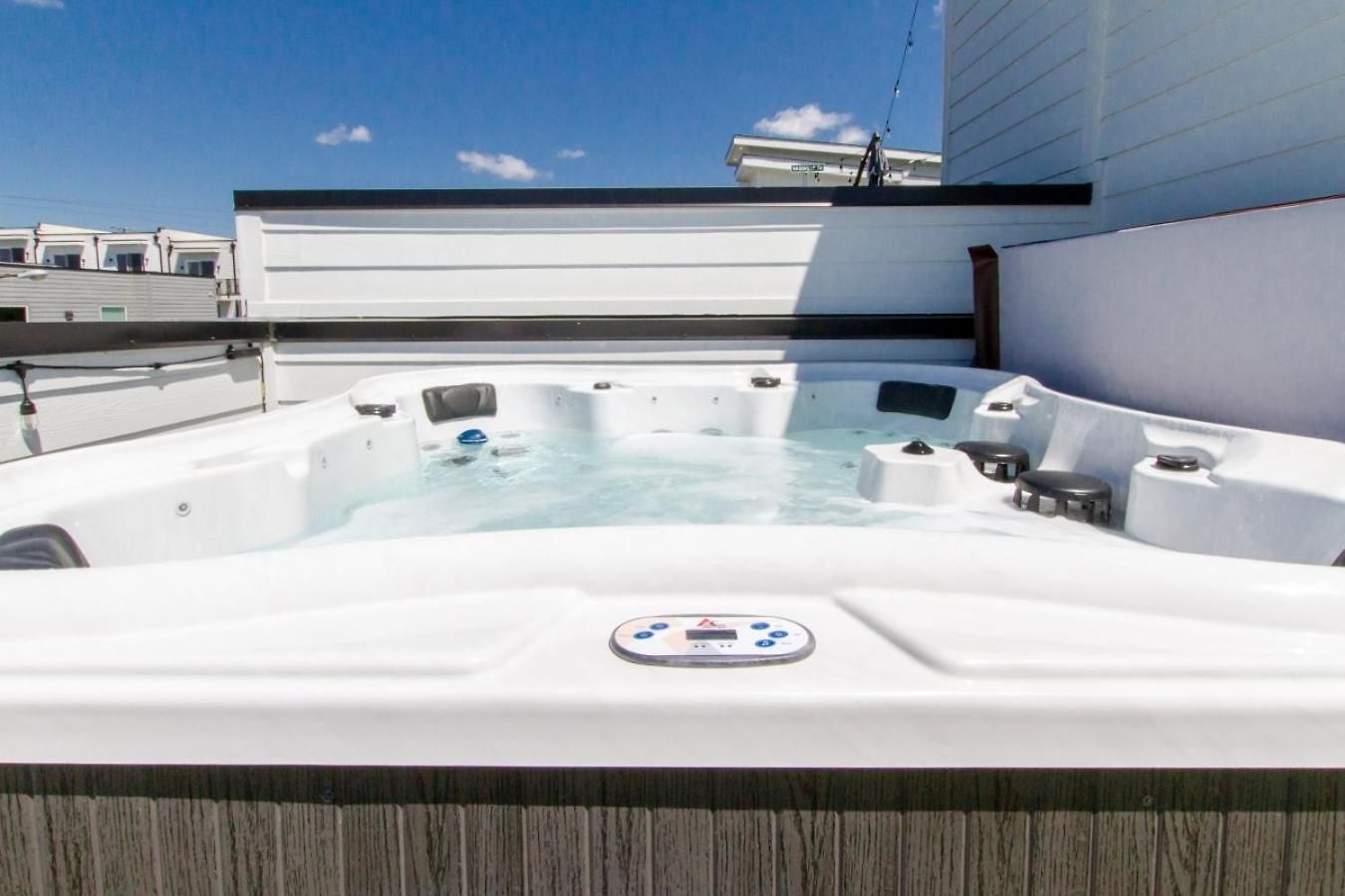 Playmate Lounge - Rooftop Hot Tub Game Holiday home Nashville