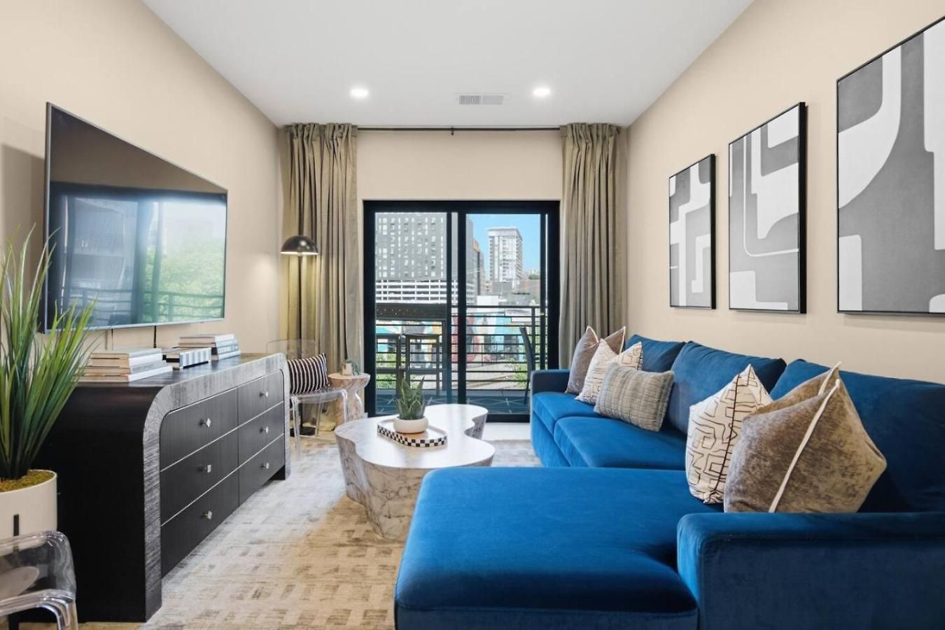 Apartment Upscale In Downtown With Pool, Balcony, Gym And Garage Nashville