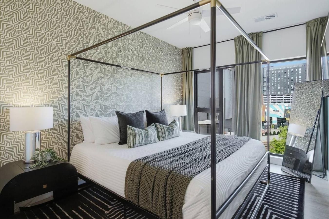 Apartment Upscale In Downtown With Pool, Balcony, Gym And Garage *