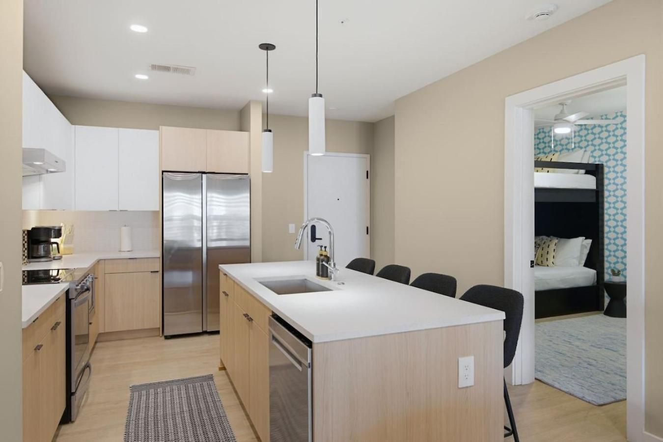 Upscale In Downtown With Pool, Balcony, Gym And Garage Apartment Nashville