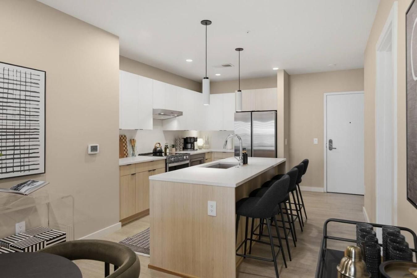 Upscale In Downtown With Pool, Balcony, Gym And Garage * Nashville