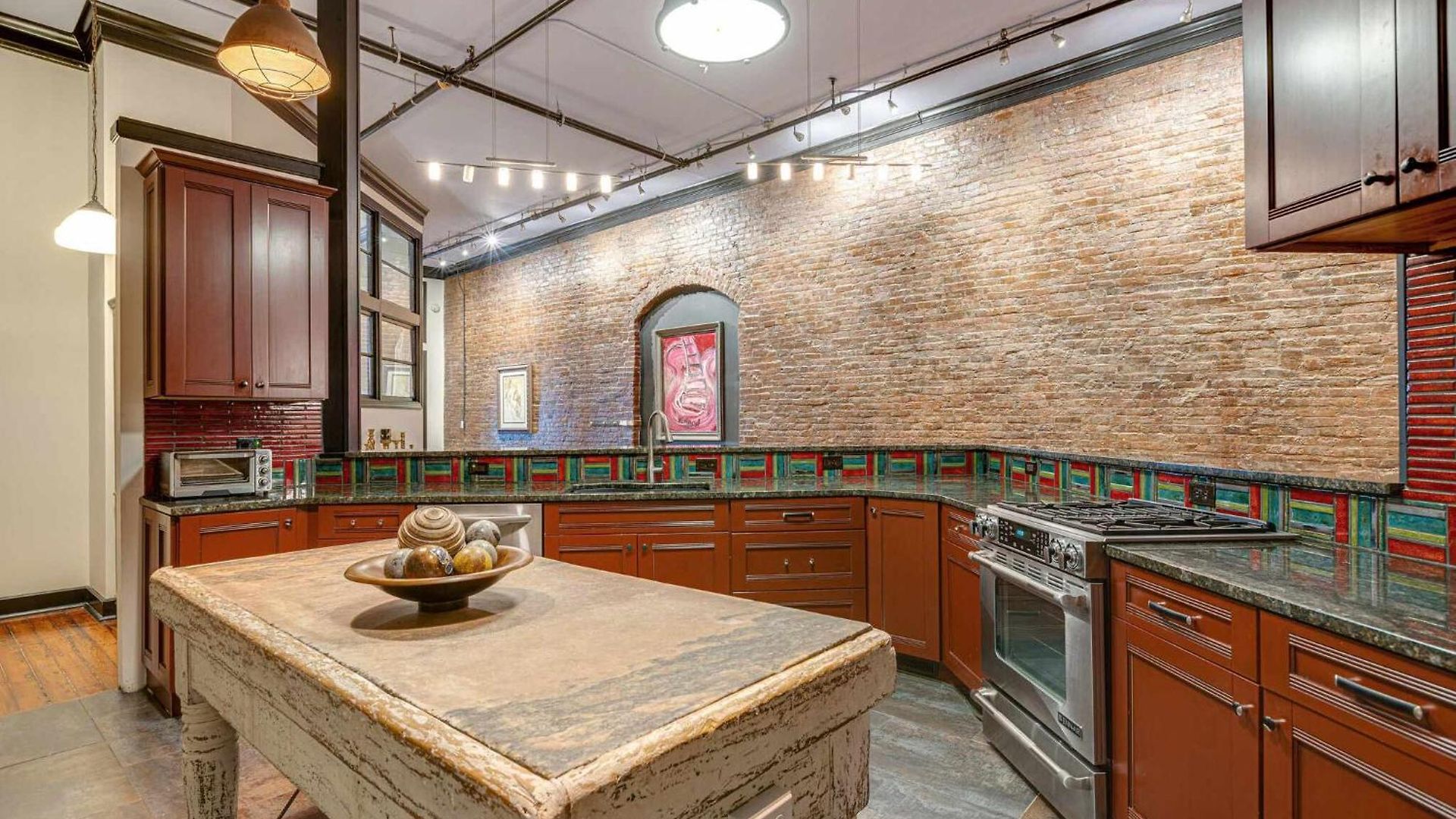 Historic Riverfront For 8 Near Broadway Apartment *