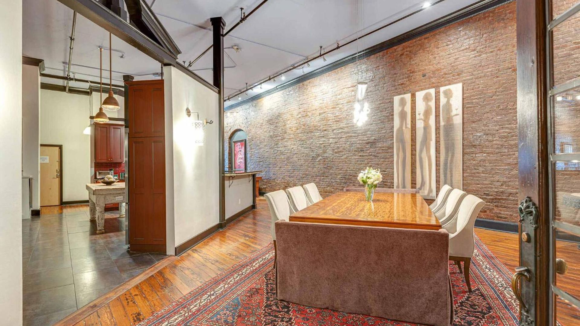 Historic Riverfront For 8 Near Broadway *
