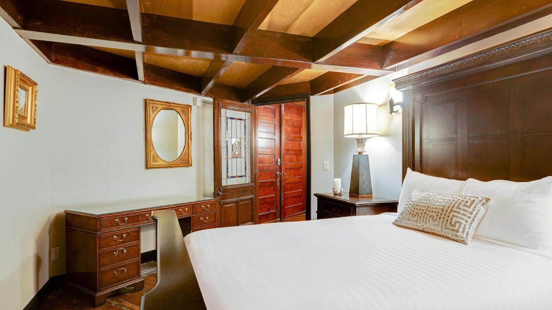 Apartment Historic Riverfront For 8 Near Broadway *