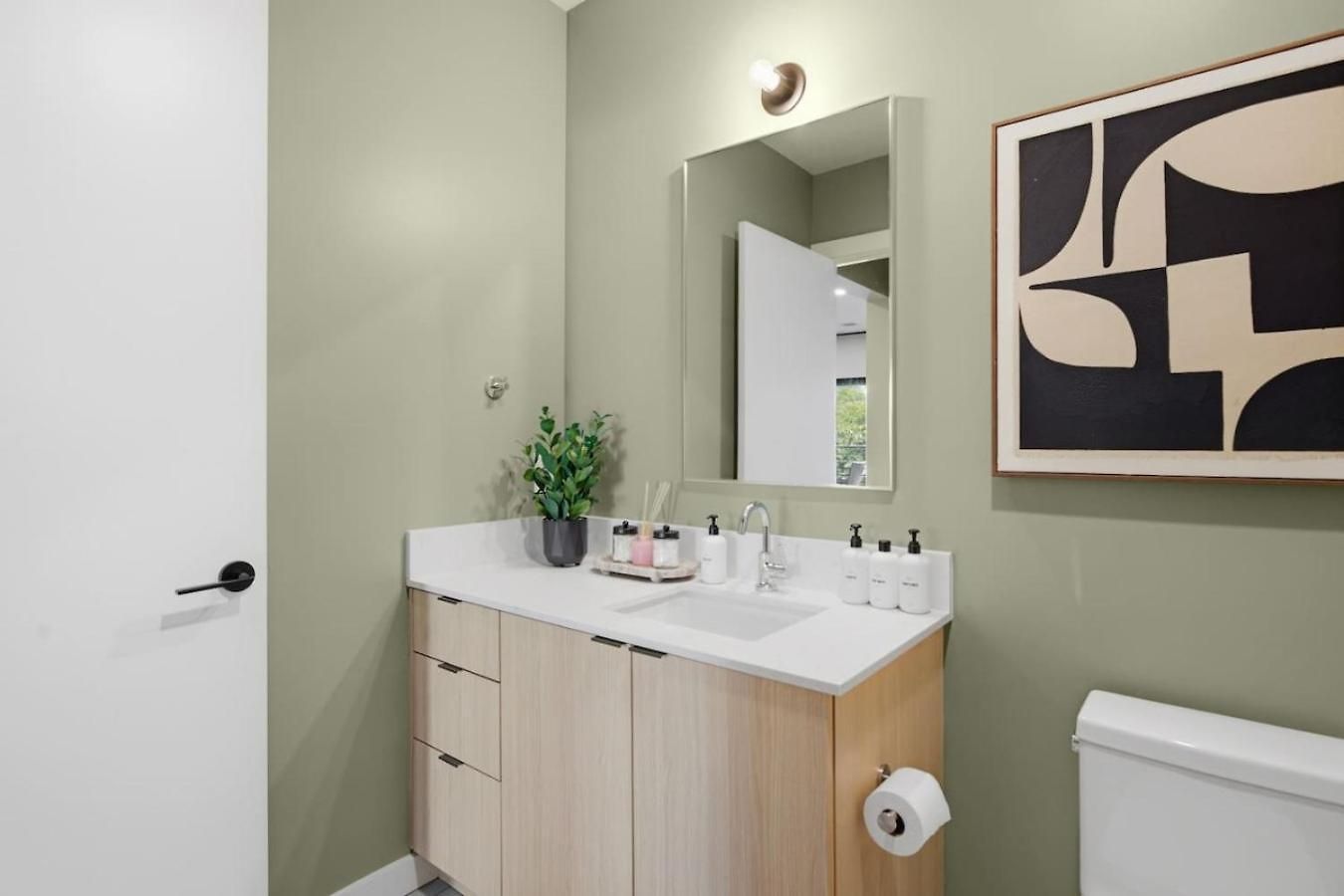 Apartment Upscale In Downtown With Pool, Balcony, Gym And Garage Nashville