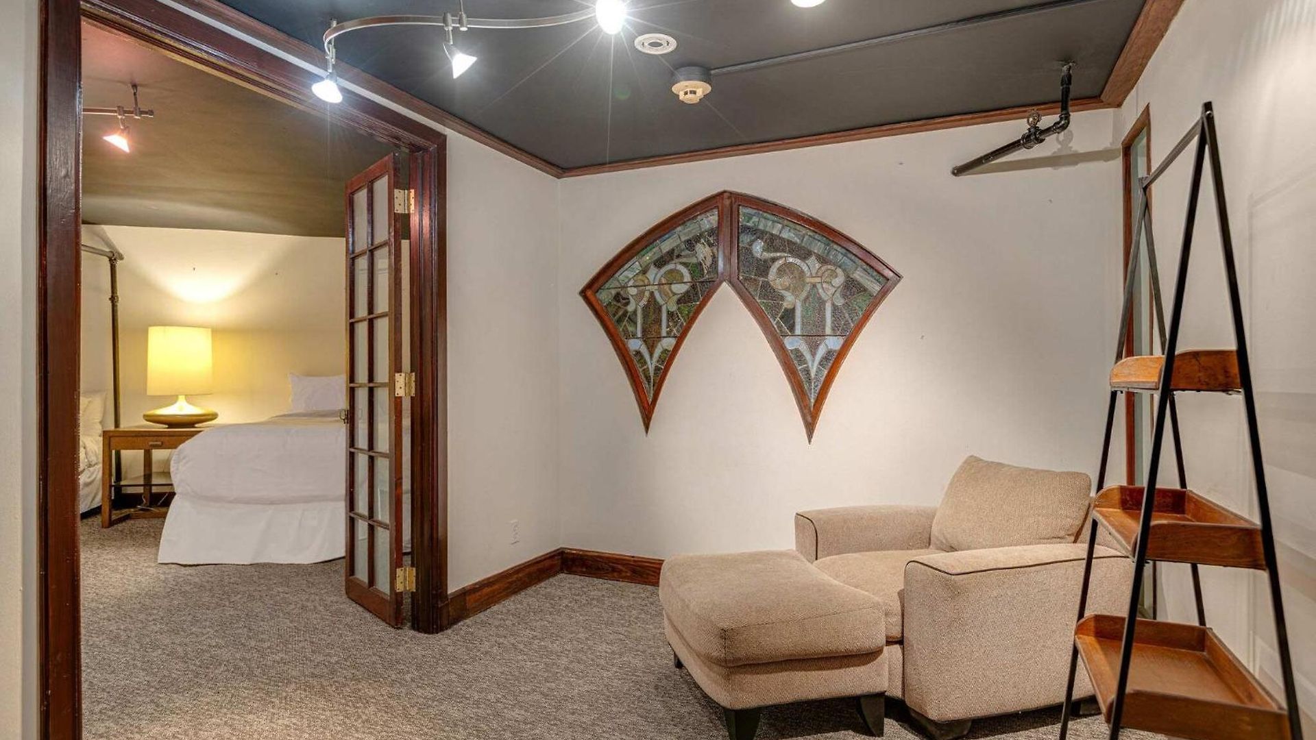 Historic Riverfront For 8 Near Broadway Apartment *