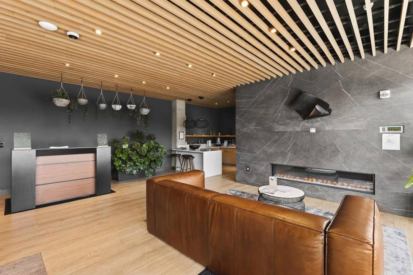 Upscale In Downtown With Pool, Balcony, Gym And Garage Apartment Nashville