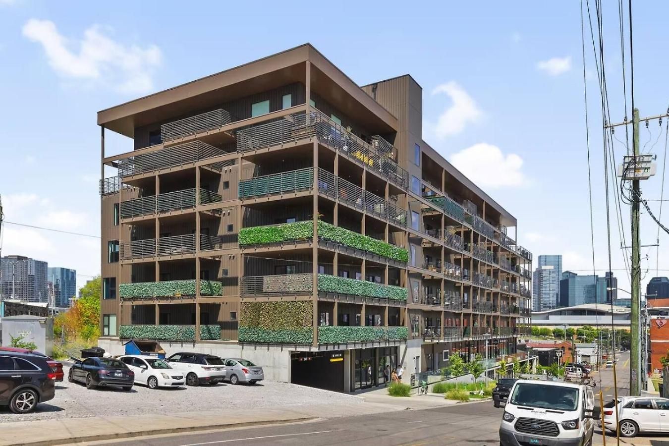 Apartment Upscale In Downtown With Pool, Balcony, Gym And Garage Nashville