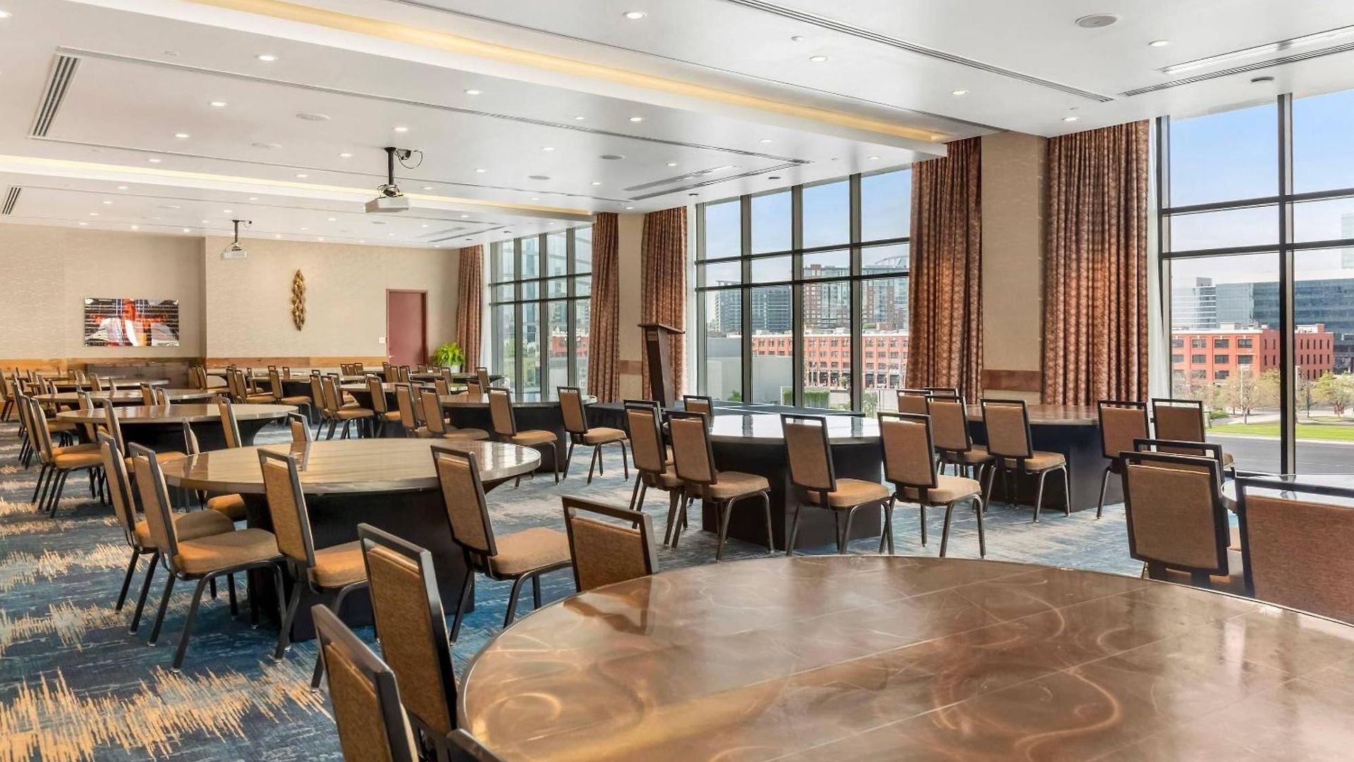 Hotel Cambria Downtown