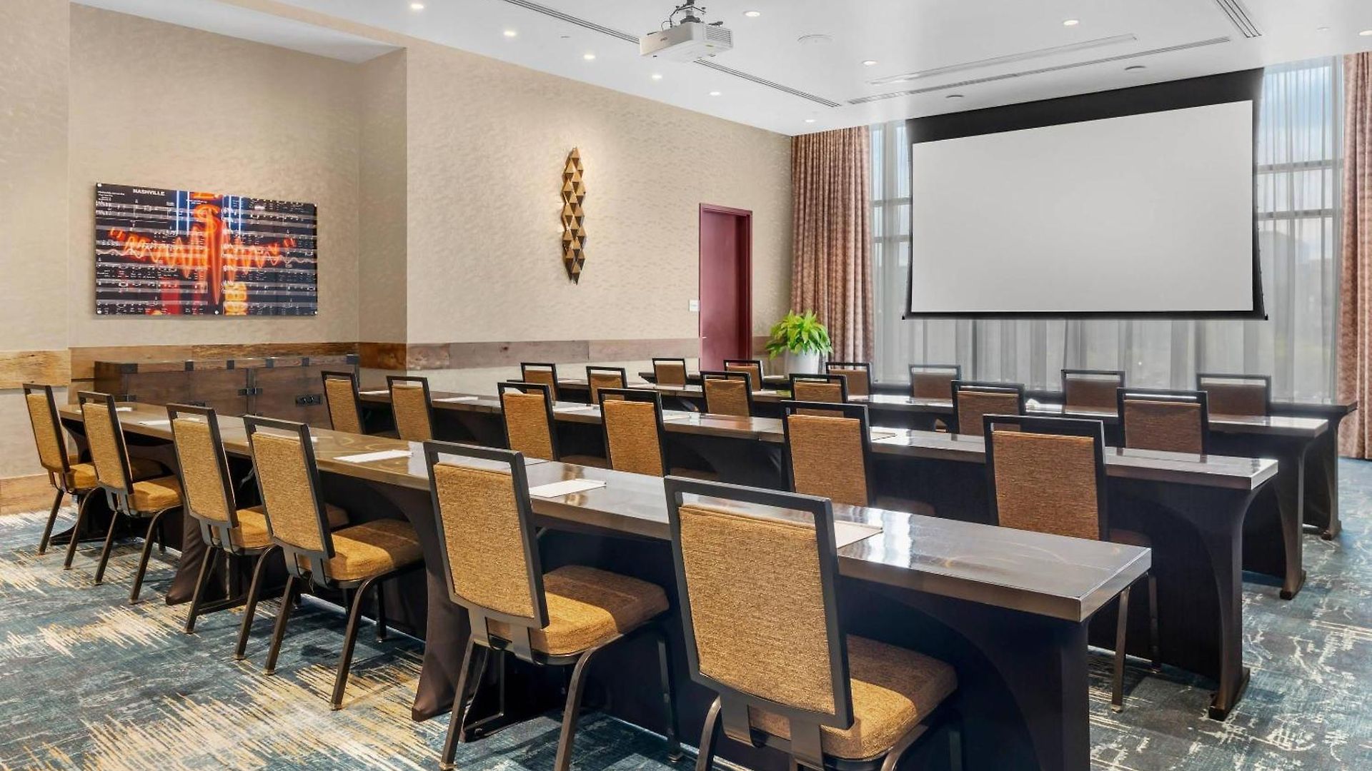 Cambria Downtown 4*