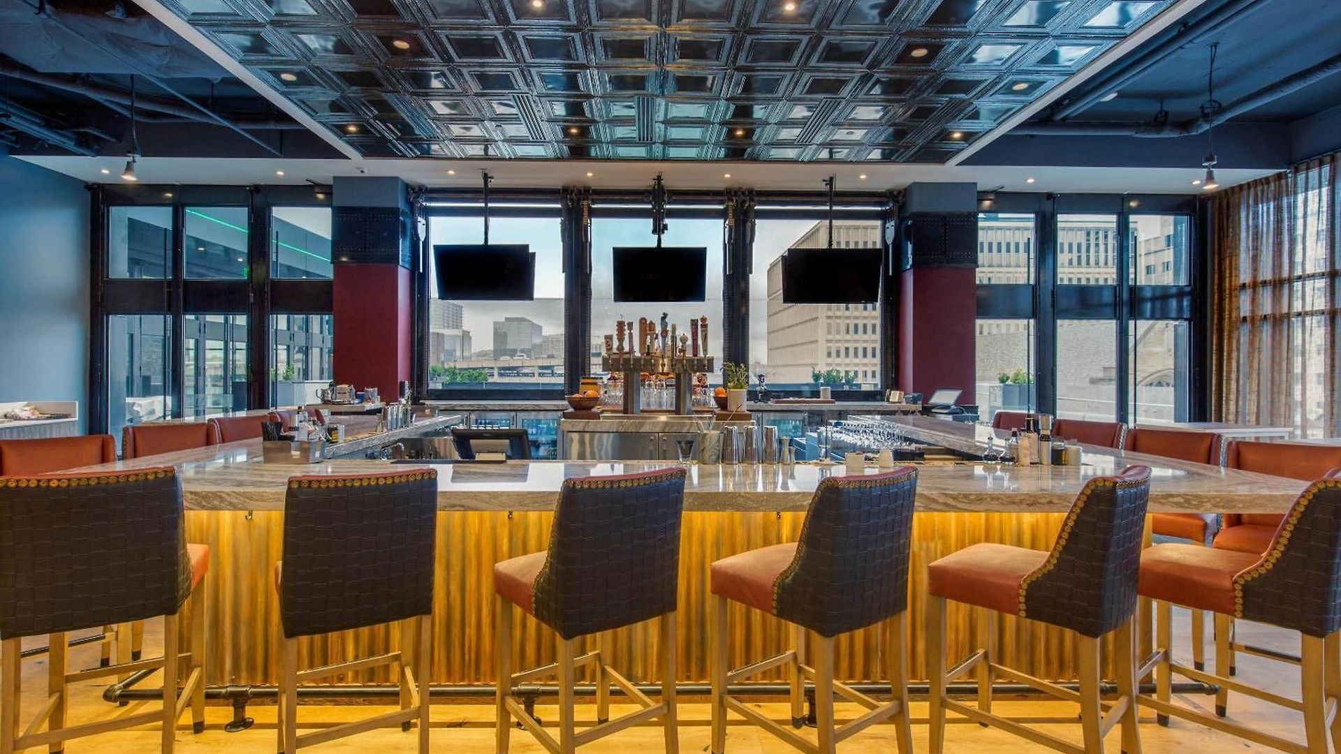 Cambria Downtown Hotel 4*