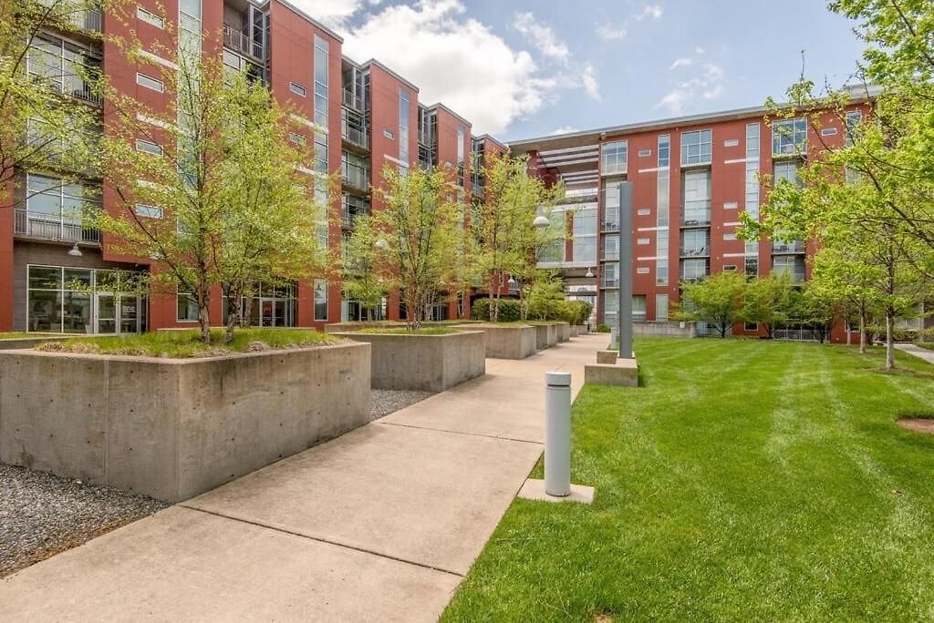 Furnished East Nashville Condo | Parking + Rooftop