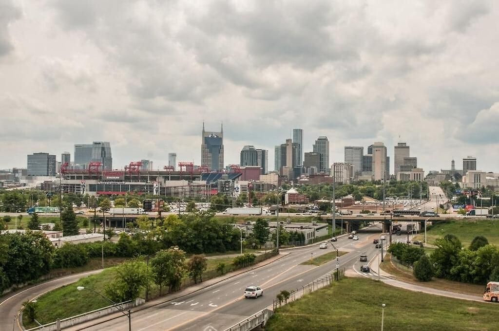 Furnished East Nashville Condo | Parking + Rooftop Holiday home