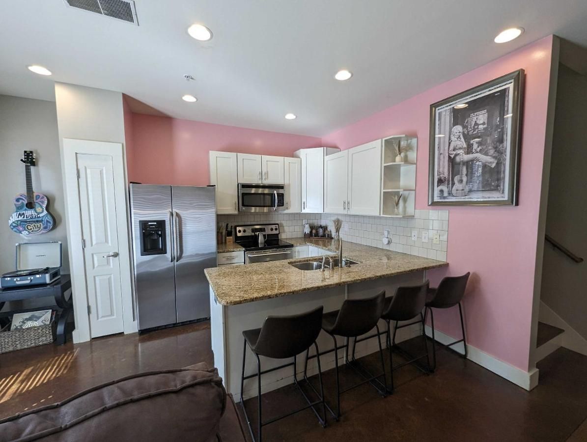 2-bedroom Unit With Free Parking & 2 King Beds Apartment