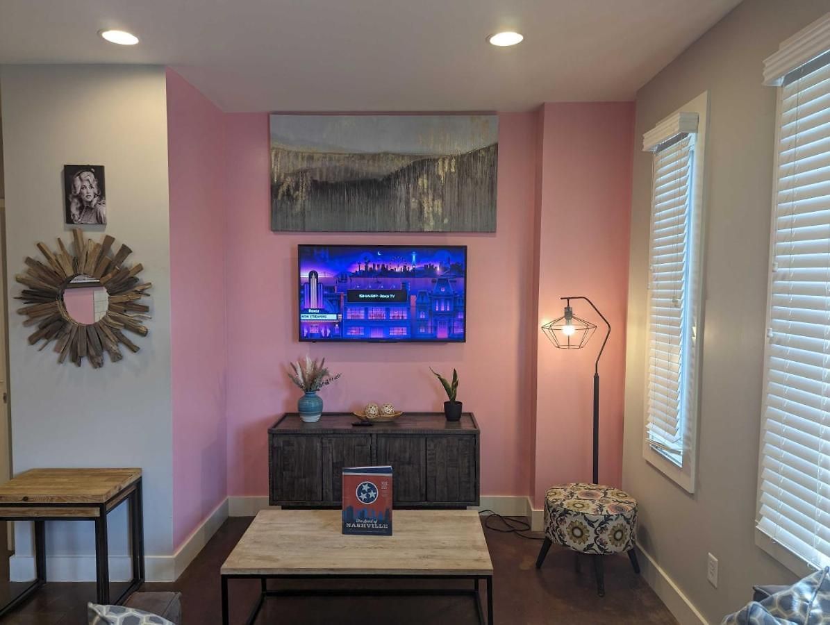 Apartment 2-bedroom Unit With Free Parking & 2 King Beds *