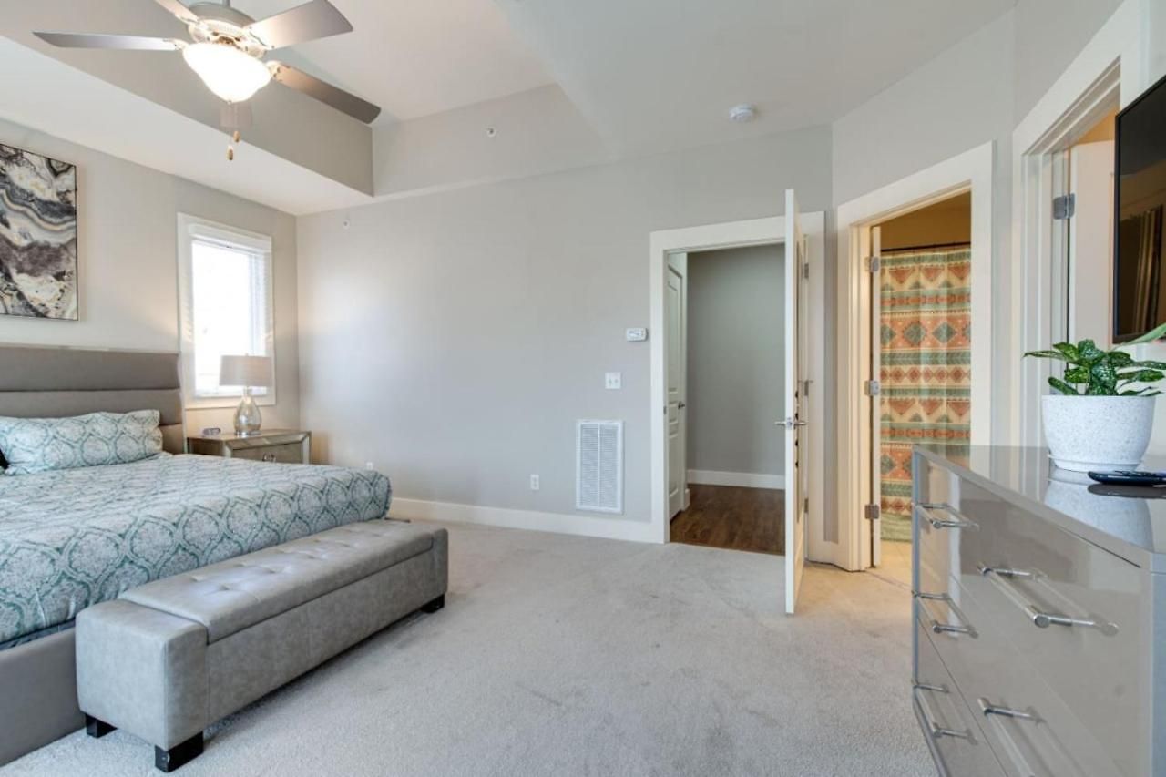 2-bedroom Unit With Free Parking & 2 King Beds