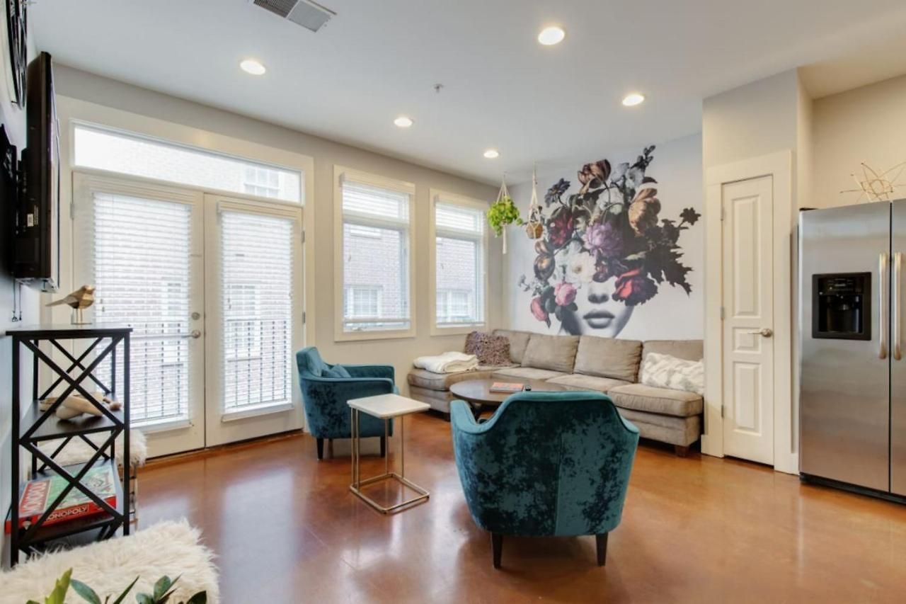 West End Townhome With 2 En-suites And Free Private Parking *