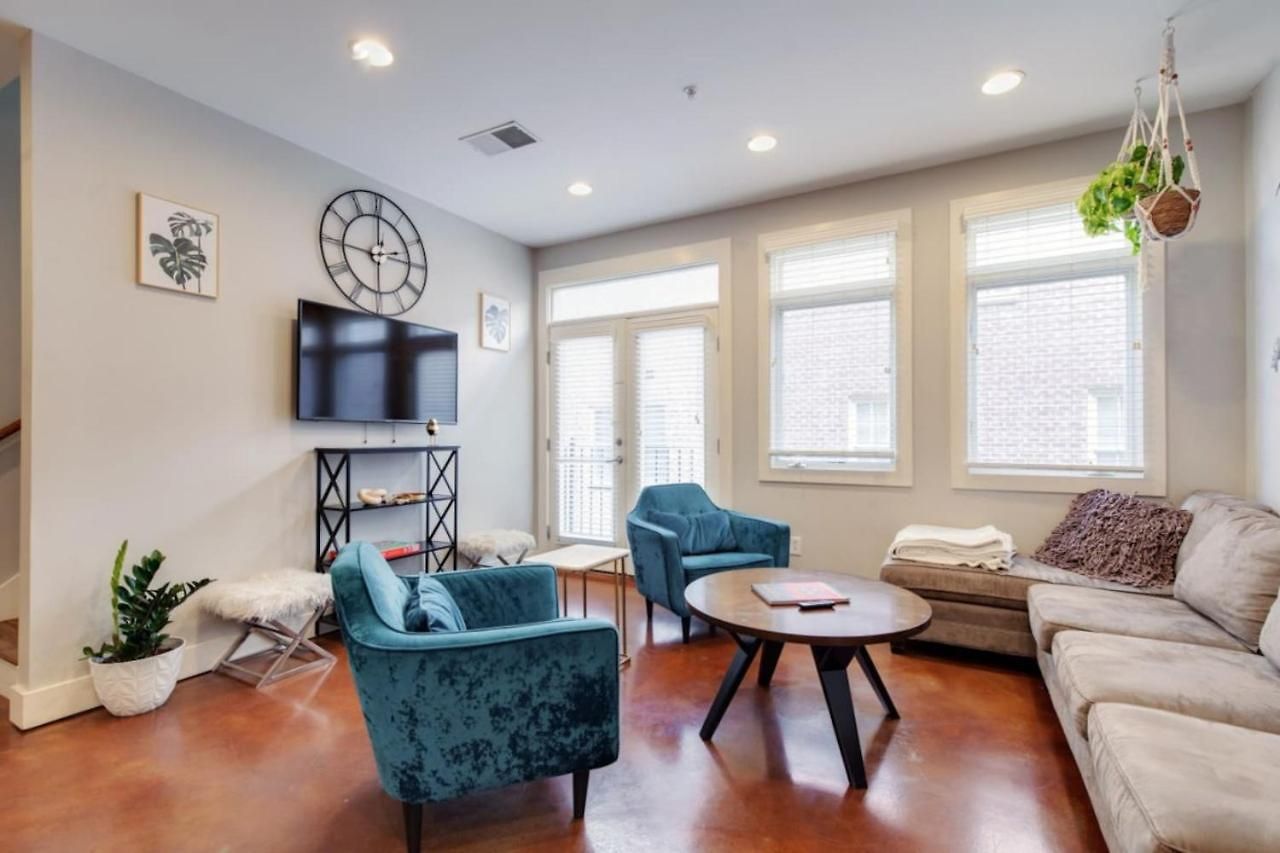 West End Townhome With 2 En-suites And Free Private Parking Holiday home *