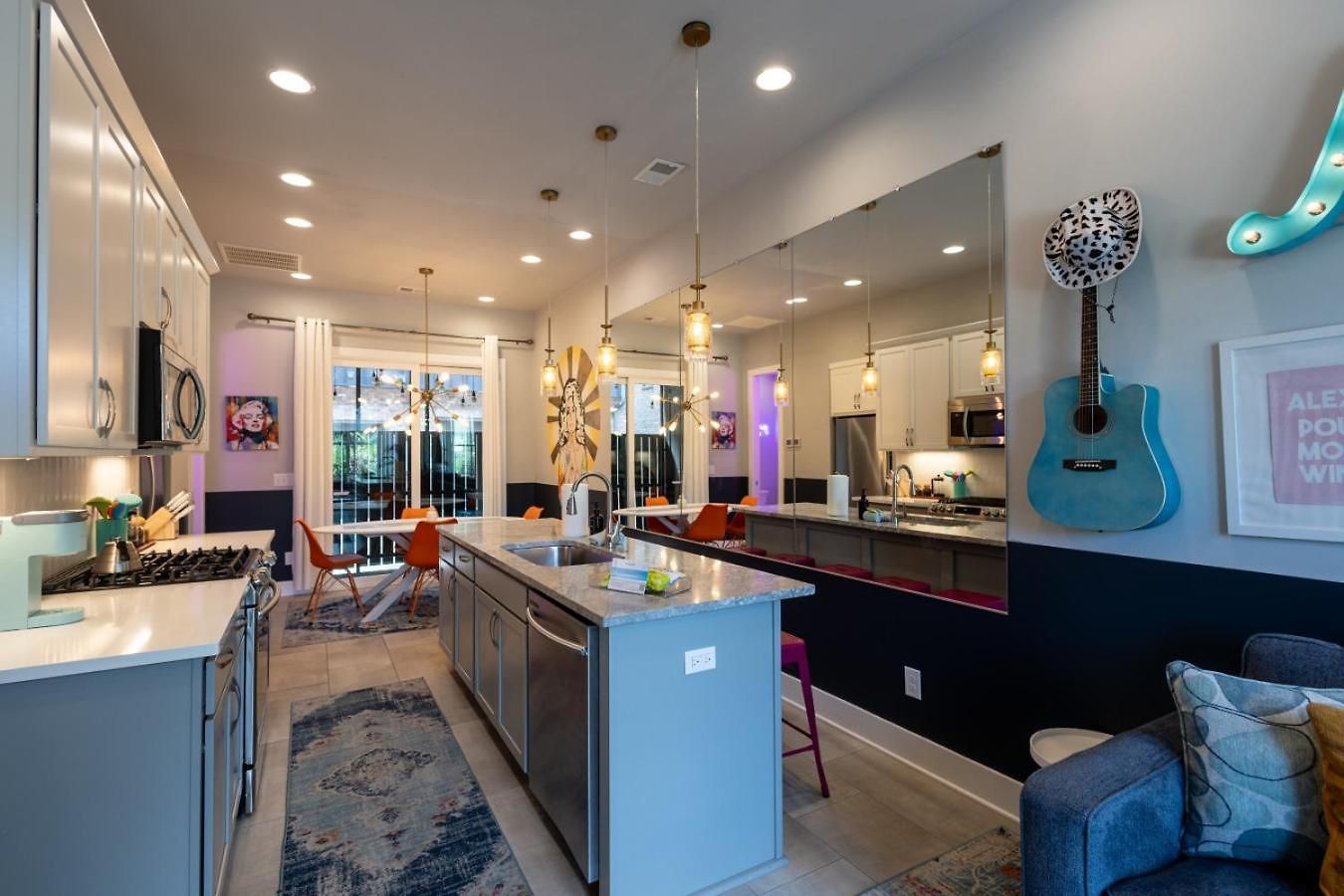 Heights Townhome With Free Parking & 3 Baths *
