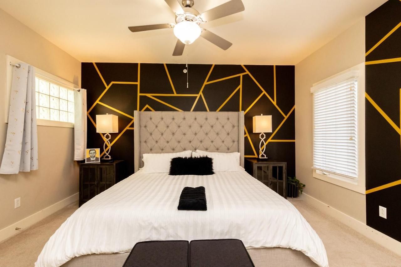 The Johnny Cash - Music Row District - Free Garage Parking - King Bed Apartment *