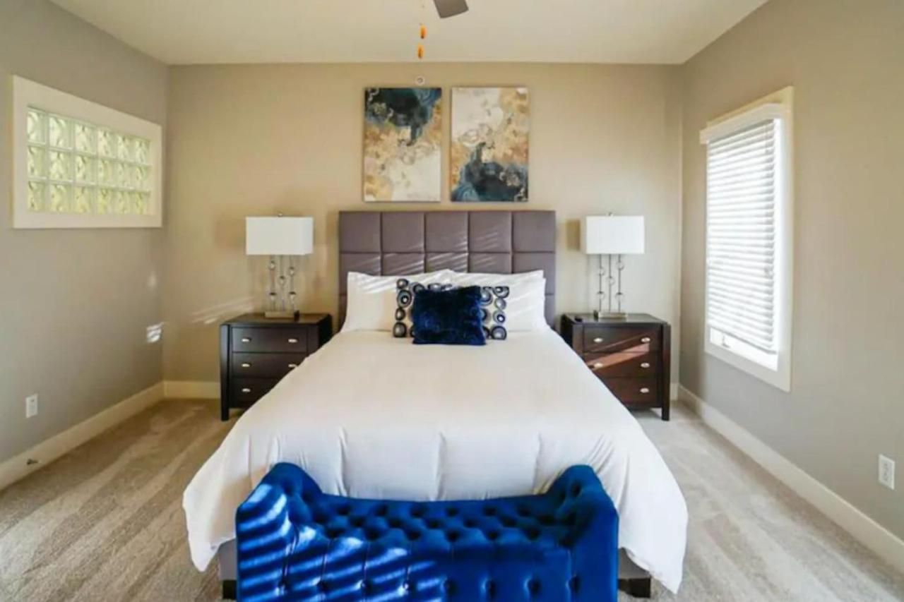 Three-level West End With Private Office And Free Secured Parking Apartment Nashville