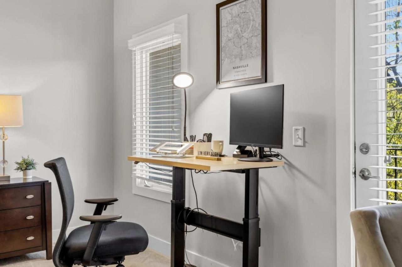 Three-level West End With Private Office And Free Secured Parking Apartment Nashville