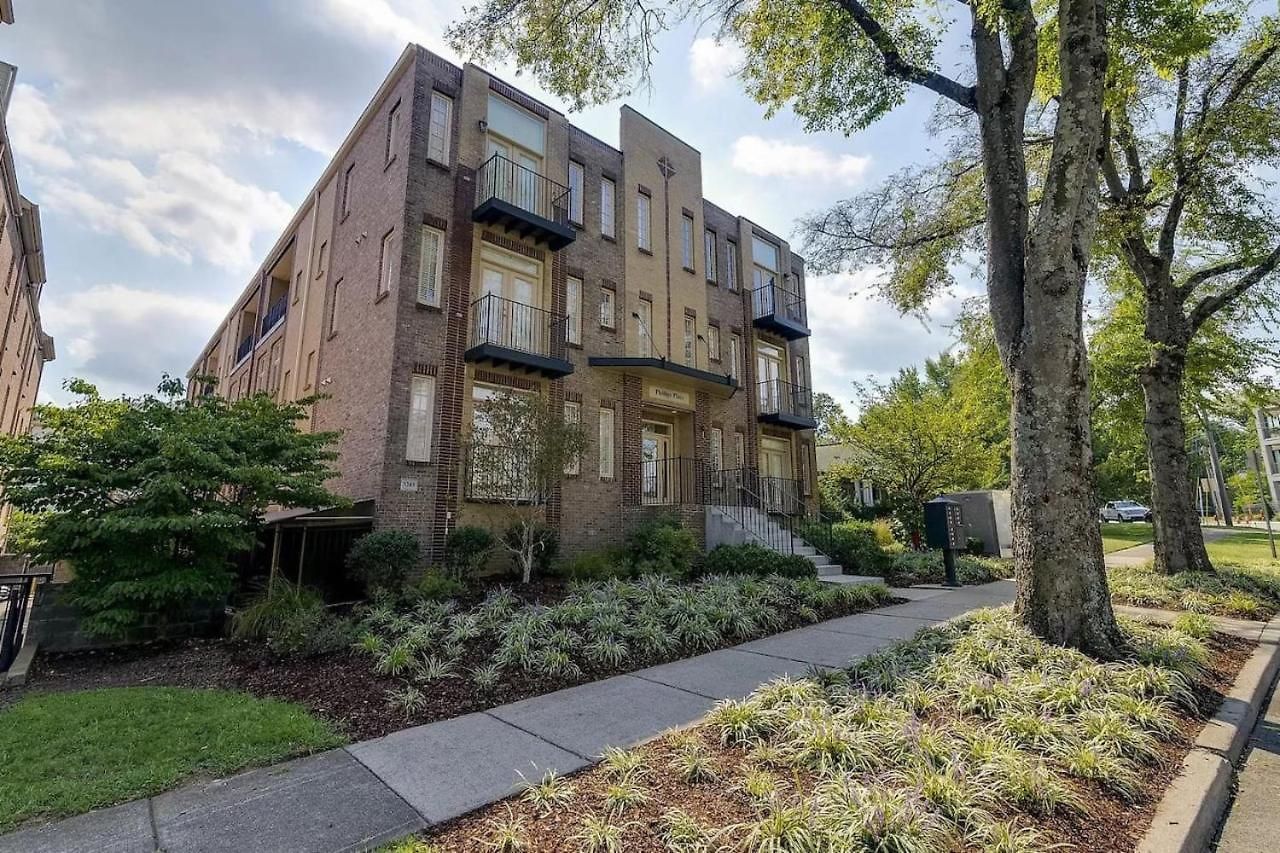 Three-level West End With Private Office And Free Secured Parking