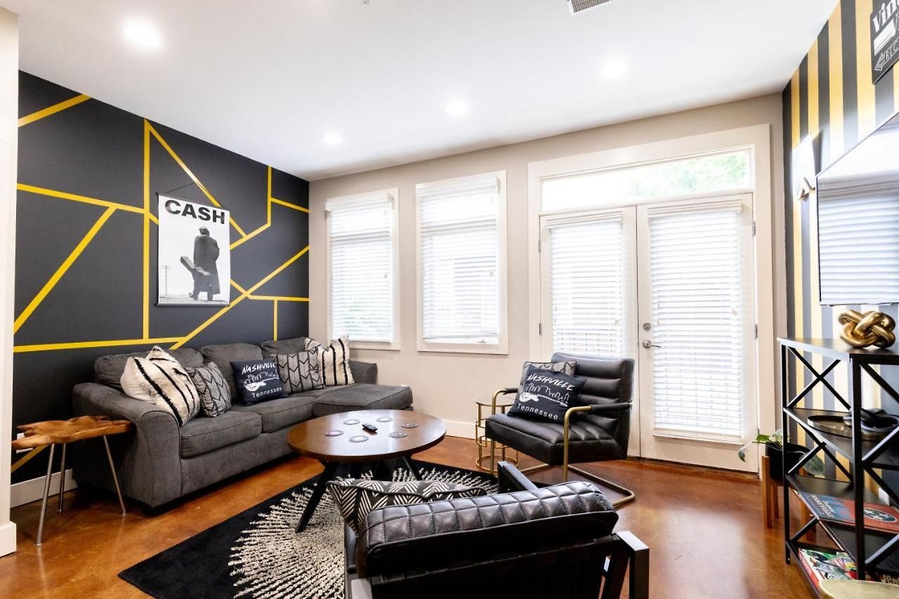 The Johnny Cash - Music Row District - Free Garage Parking - King Bed Apartment