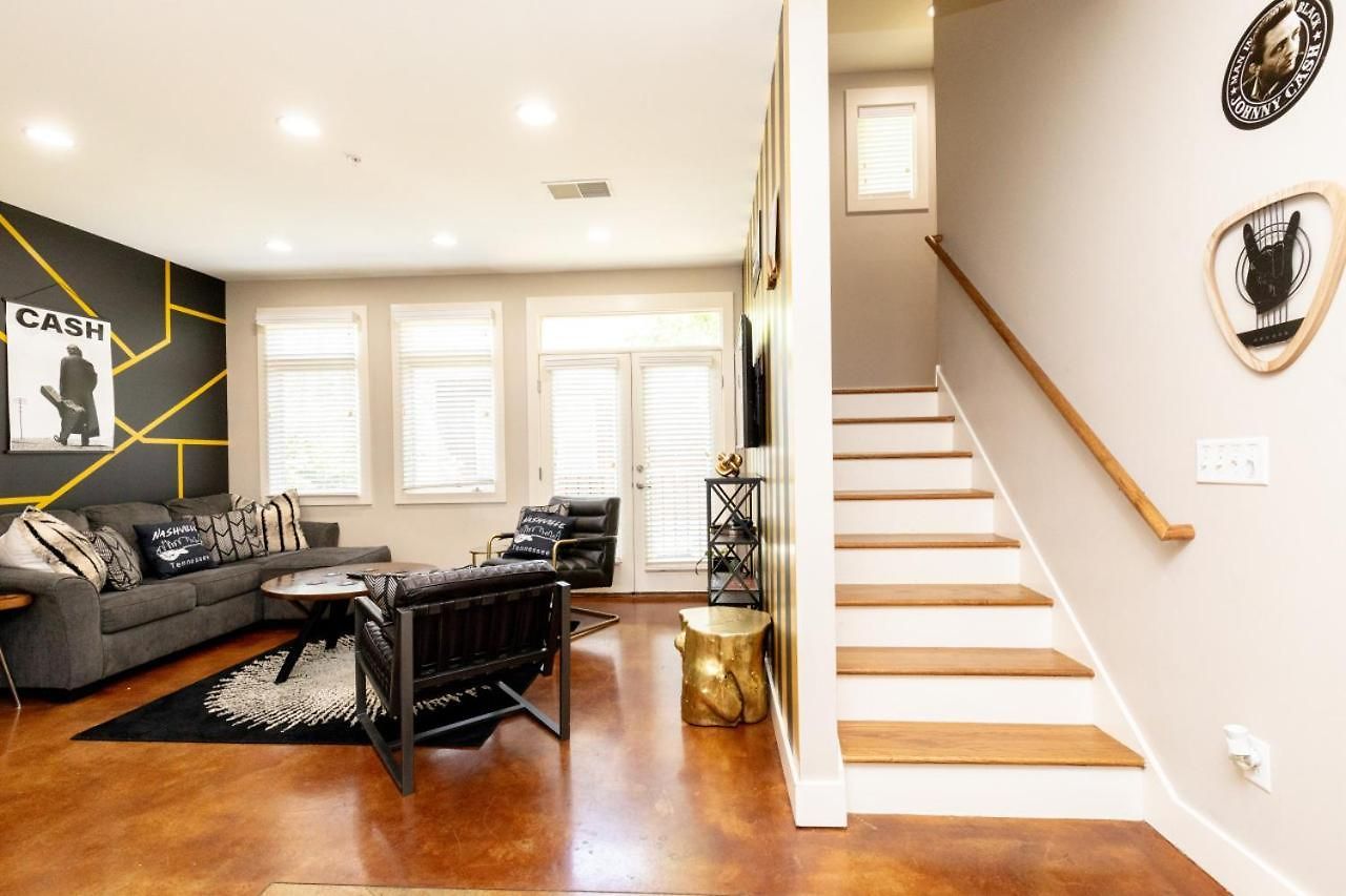 The Johnny Cash - Music Row District - Free Garage Parking - King Bed Apartment Nashville