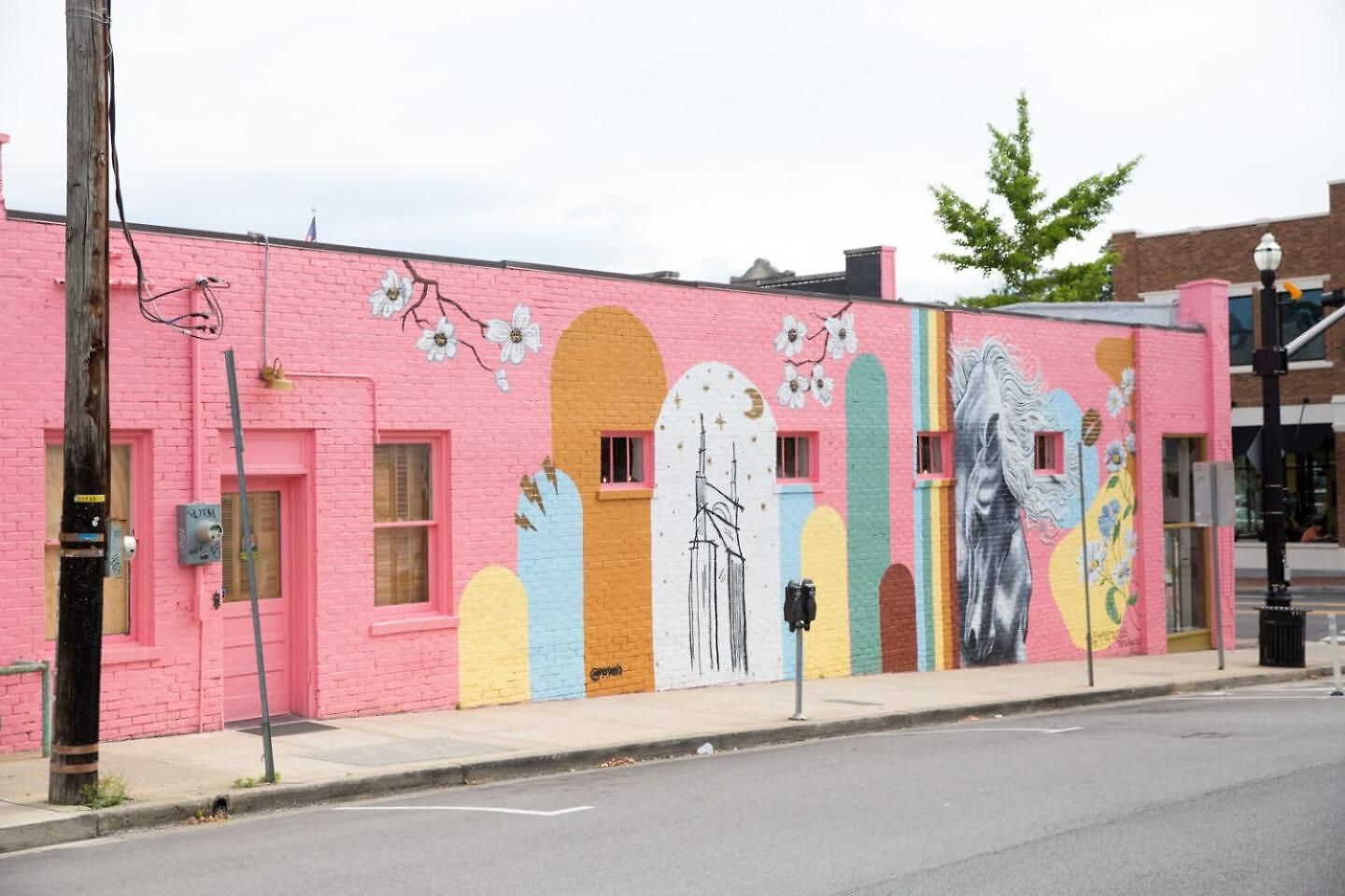 Spacious 4 King Belmont 2 Living Walk To Belmont & Vanderbilt Large Dining Table Smart Tvs Parking 24 Hr Hospitality Near Music Row & The Gulch 2 Miles To Broadway Nashville