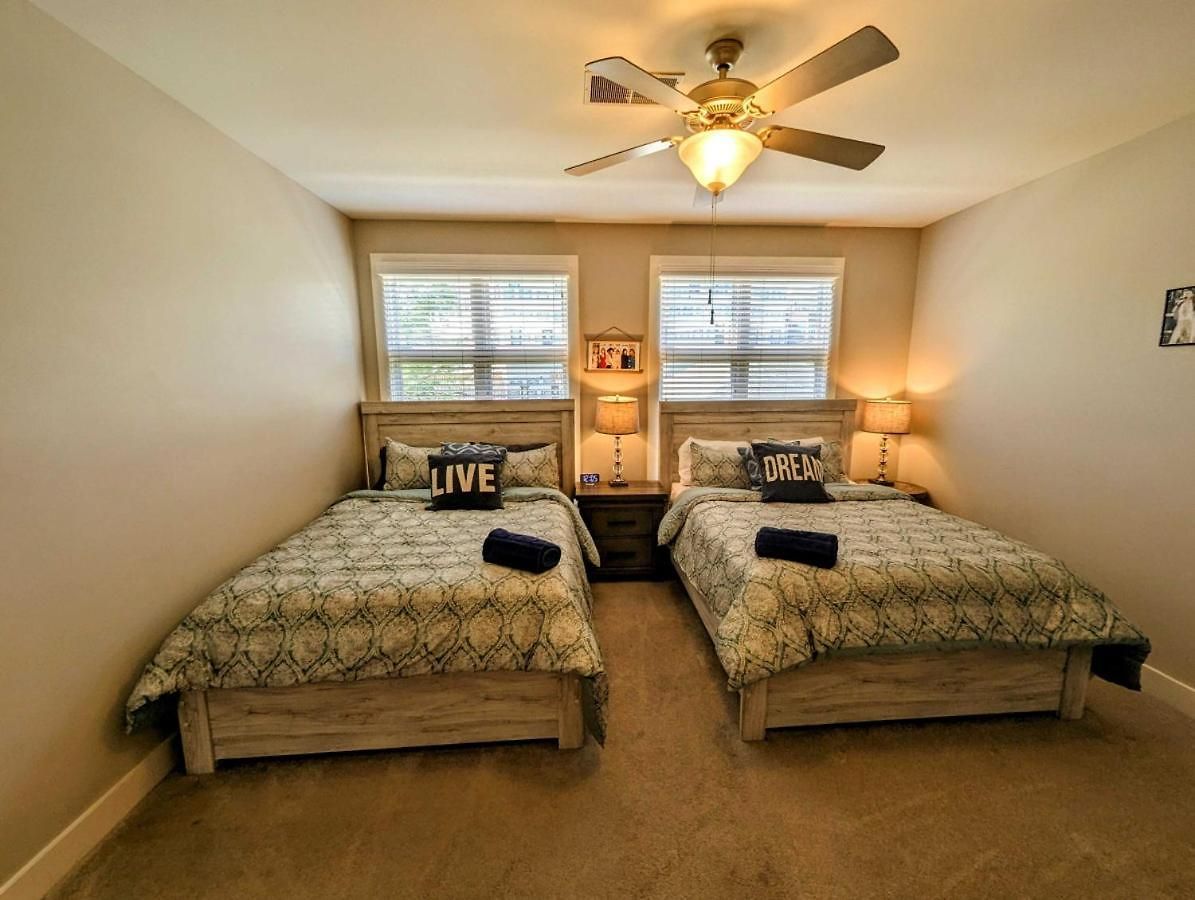 Modern 3-story West End - Free 2-car Garage Apartment