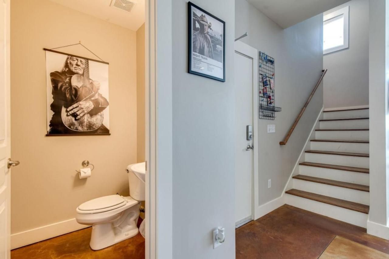 Modern 3-story West End - Free 2-car Garage Apartment *