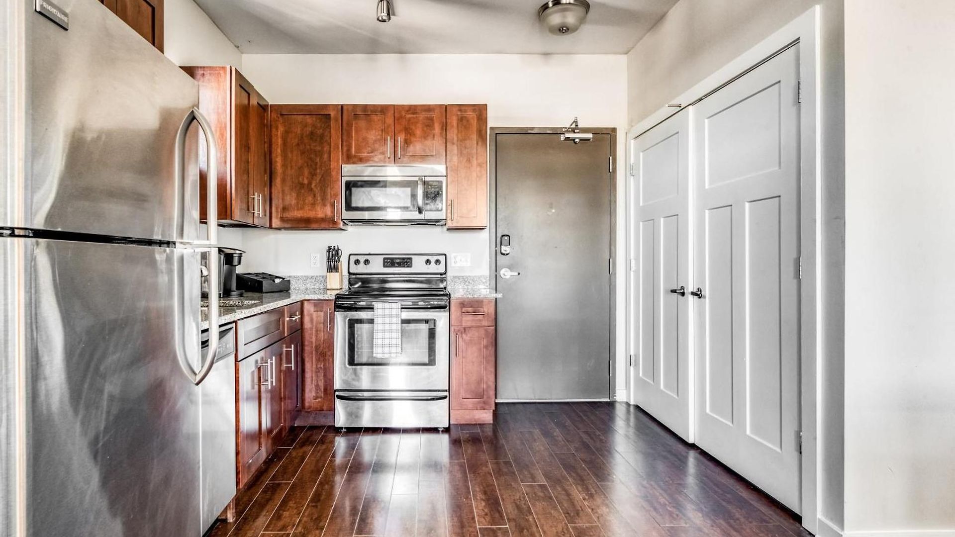 Cozysuites At Music Row Apartment *
