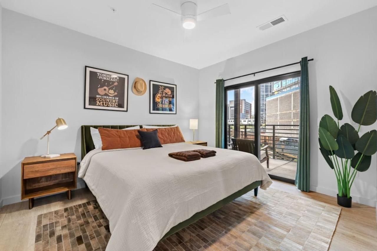Downtown Pool, Gym + Skyline Views Walk To Bridgestone *