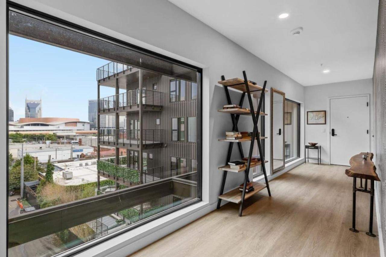 Apartment Downtown Pool, Gym + Skyline Views Walk To Bridgestone Nashville