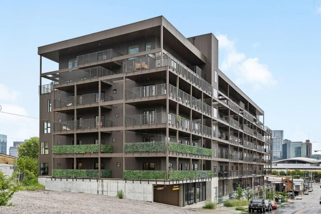 Apartment Downtown Pool, Gym + Skyline Views Walk To Bridgestone Nashville
