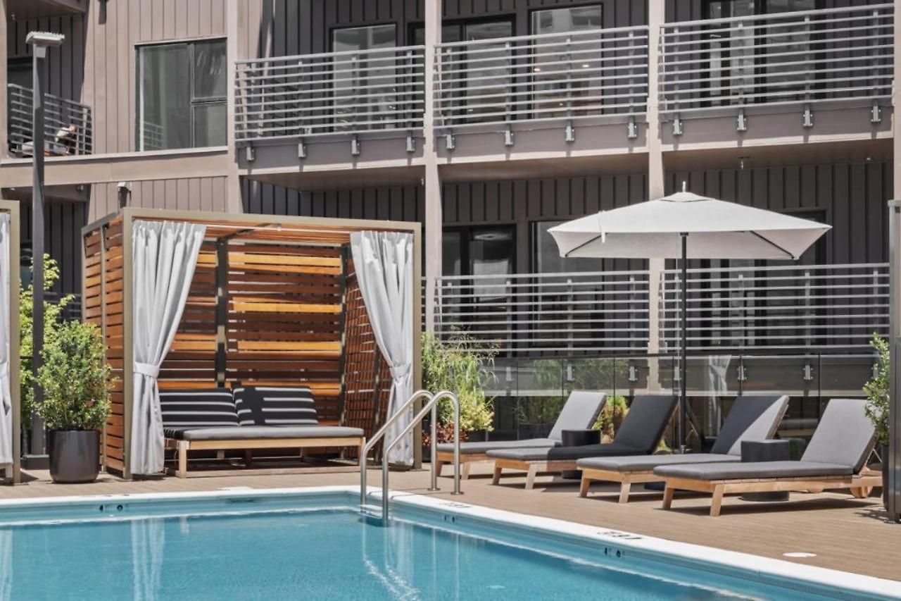 Downtown Pool, Gym + Skyline Views Walk To Bridgestone *