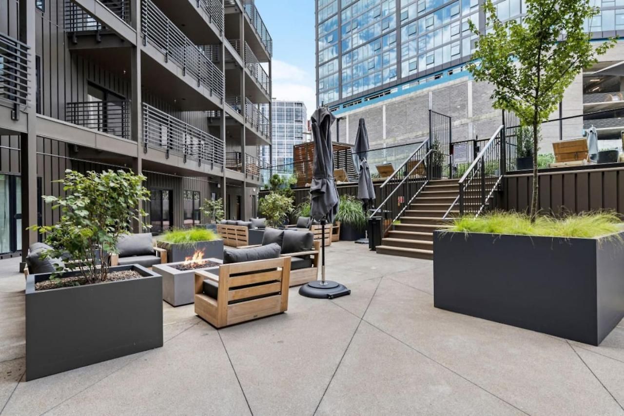 Apartment Downtown Pool, Gym + Skyline Views Walk To Bridgestone *