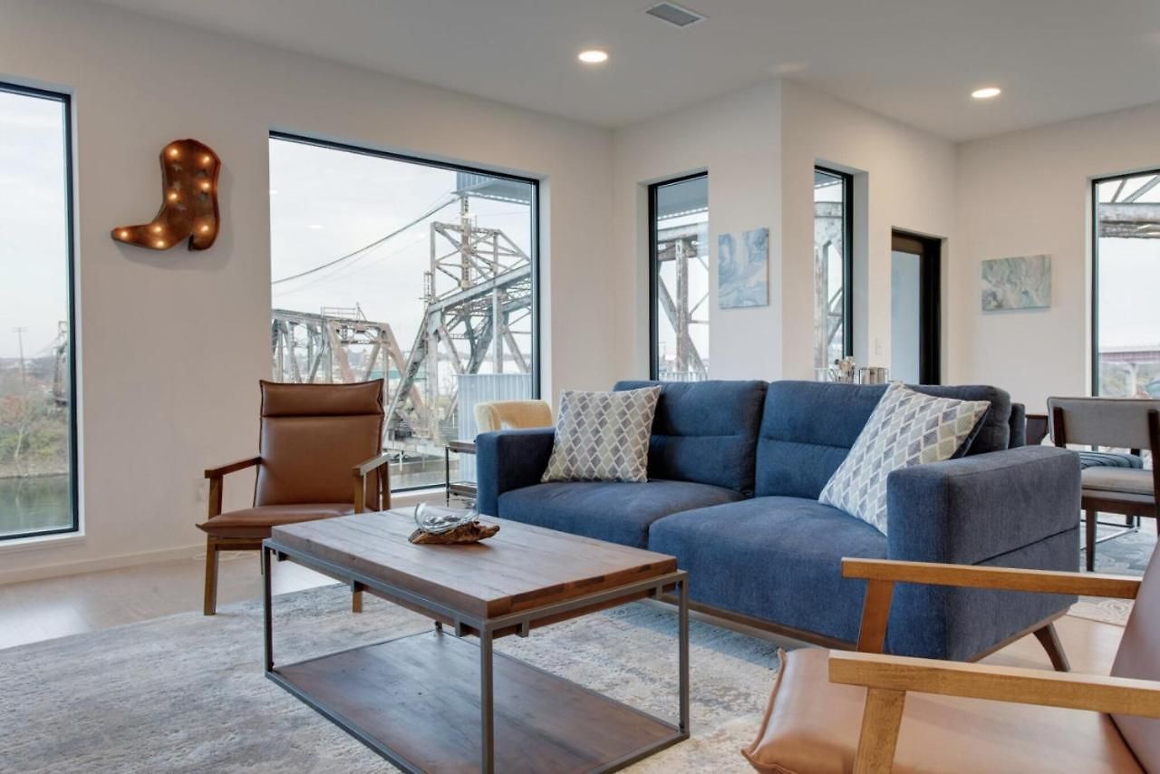 The Riverfront Vip - Walk To Broadway & Nissan Stadium - Free Garage * Nashville