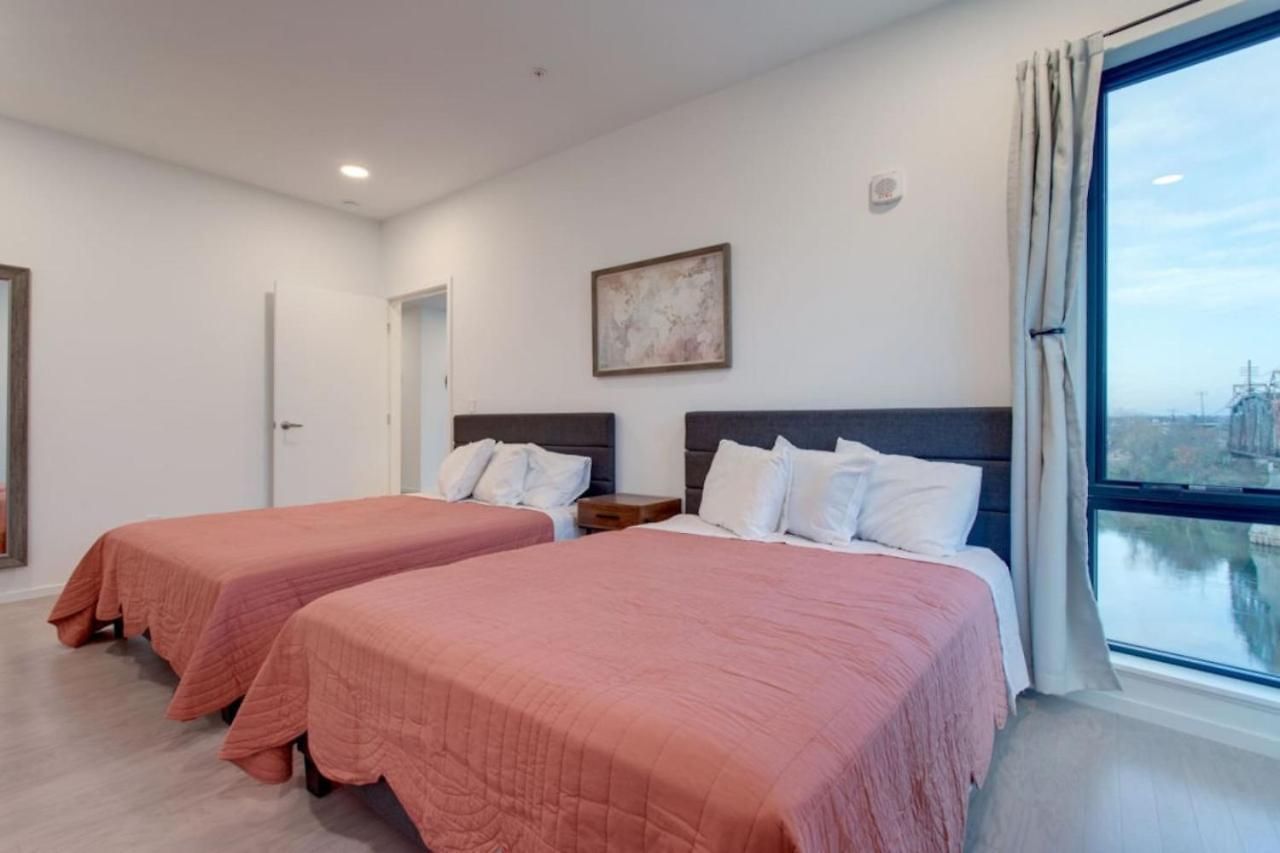 The Riverfront Vip - Walk To Broadway & Nissan Stadium - Free Garage Apartment