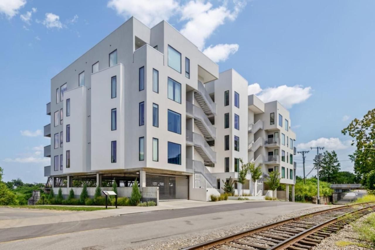 The Riverfront Vip - Walk To Broadway & Nissan Stadium - Free Garage * Nashville