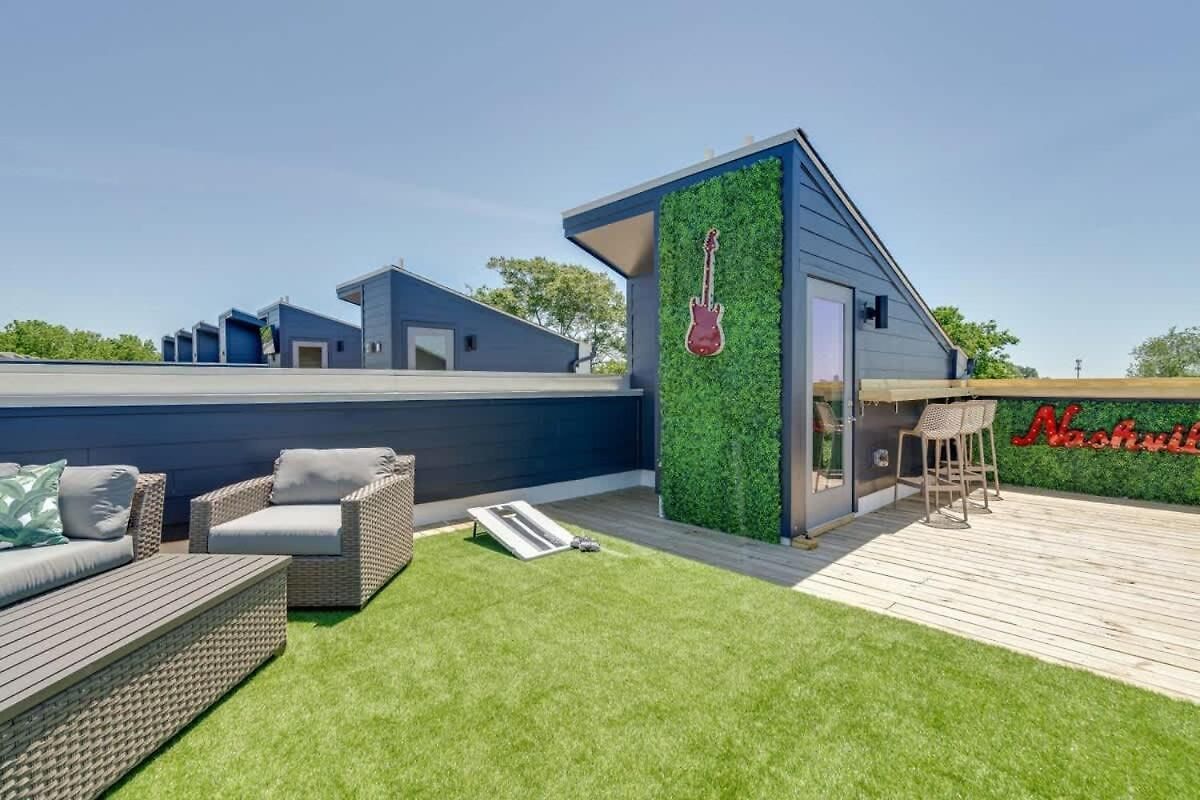 Holiday home New East Oasis 13beds Roofdeck Free Parking