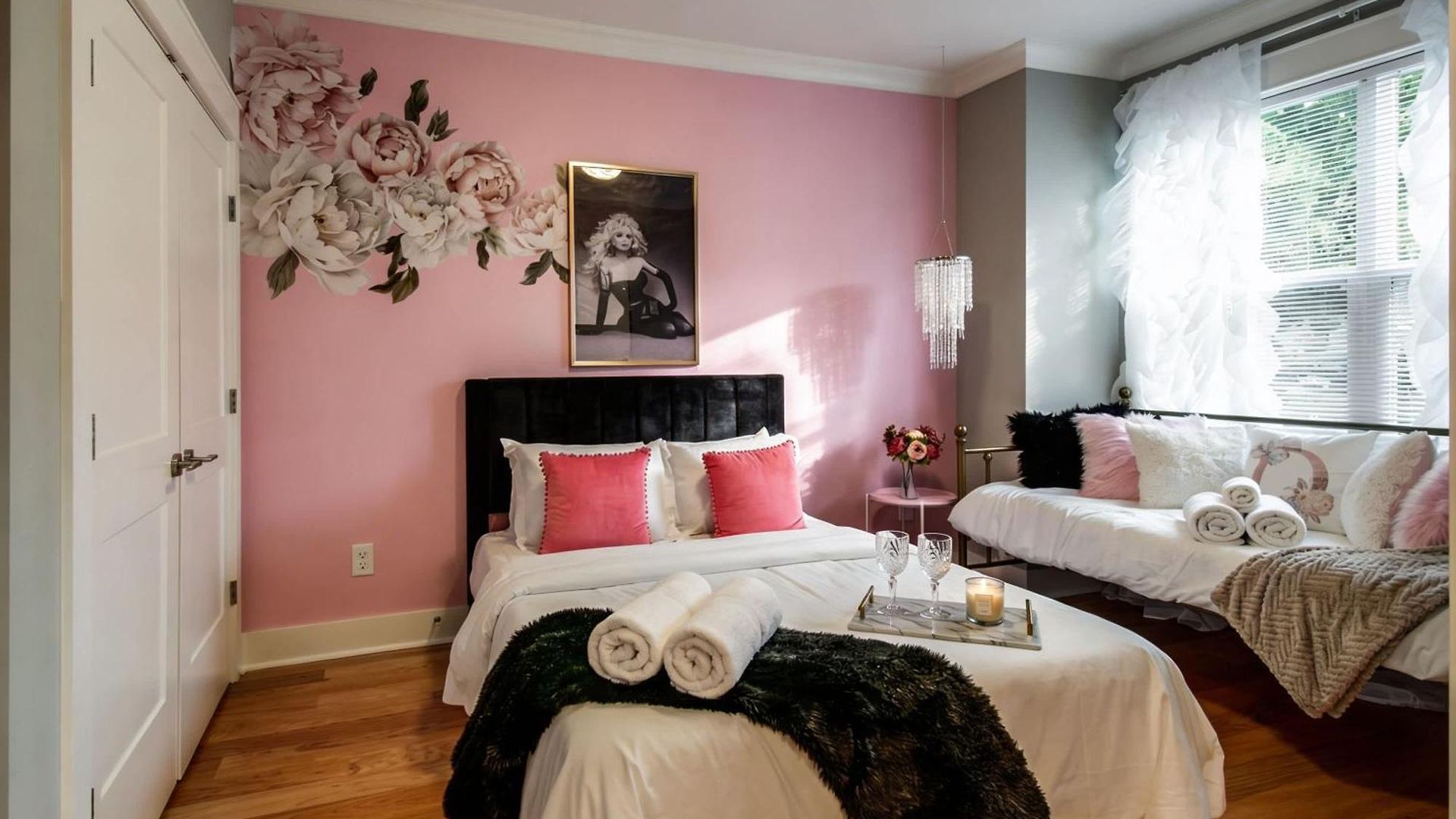 Fast 12 Beds Large Yard Free Parking