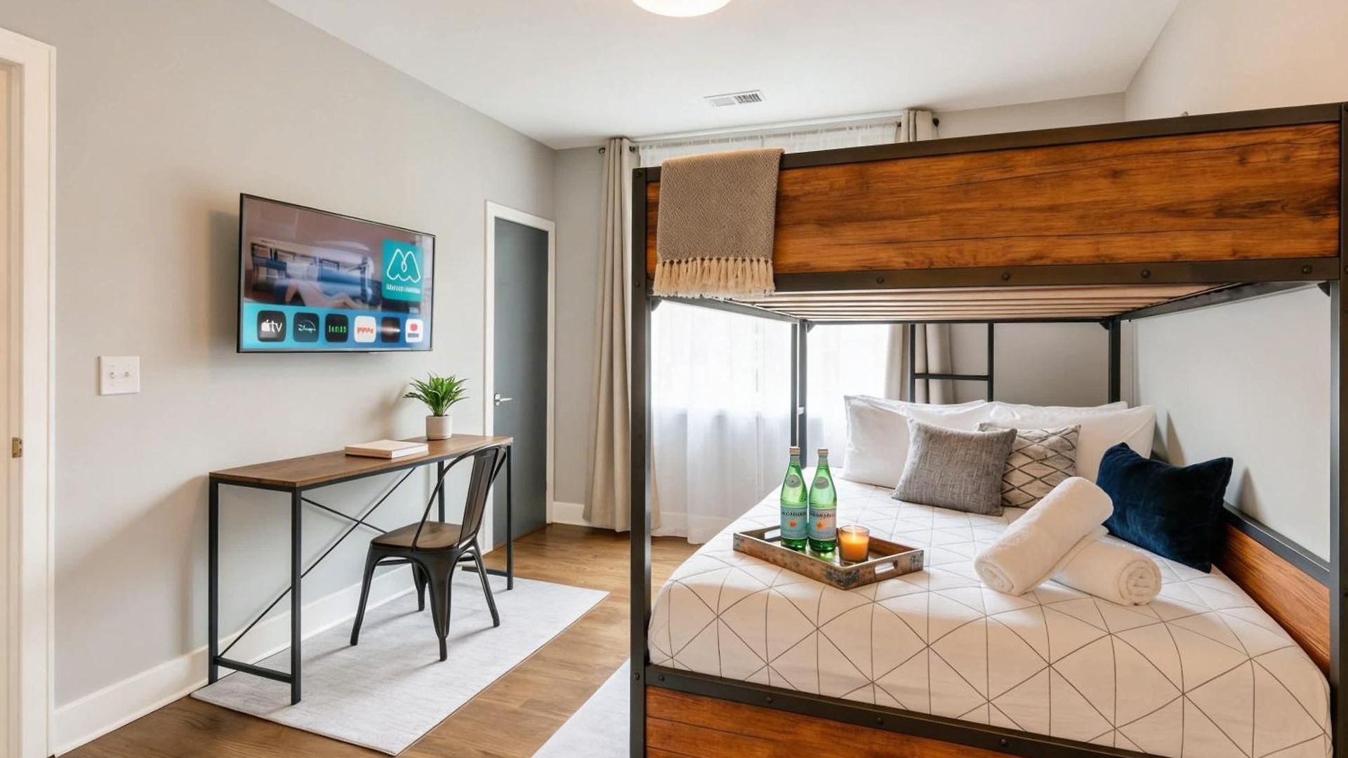 New Luxe Roofdeck 13 Beds *