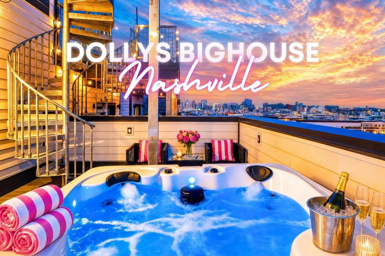 Holiday home Luxury Retreat: Rooftop Hot Tub Double Deck & Game