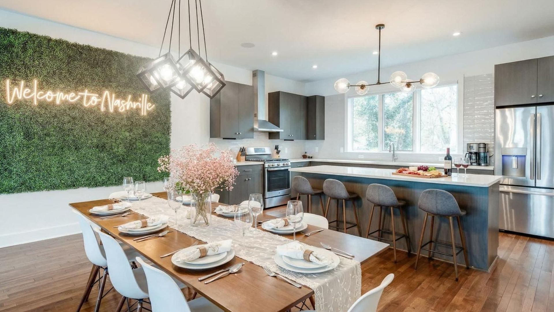 Downtown Luxury - 10 Beds & Free Parking Holiday home