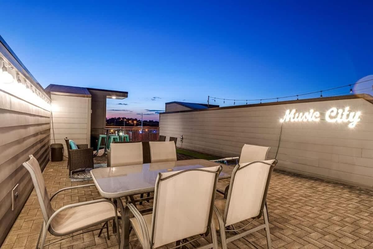 Game And Skydeck - Book Today Holiday home Nashville